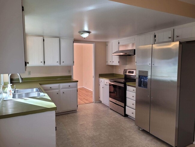 Kitchen - 1018 142nd Ave SE