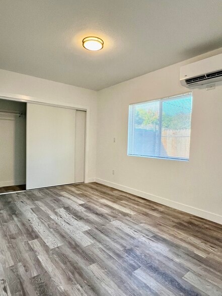 Building Photo - 17205 Saticoy St
