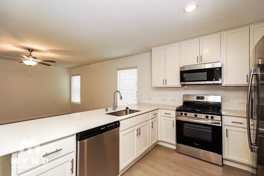Building Photo - 2656 Mistwood Dr