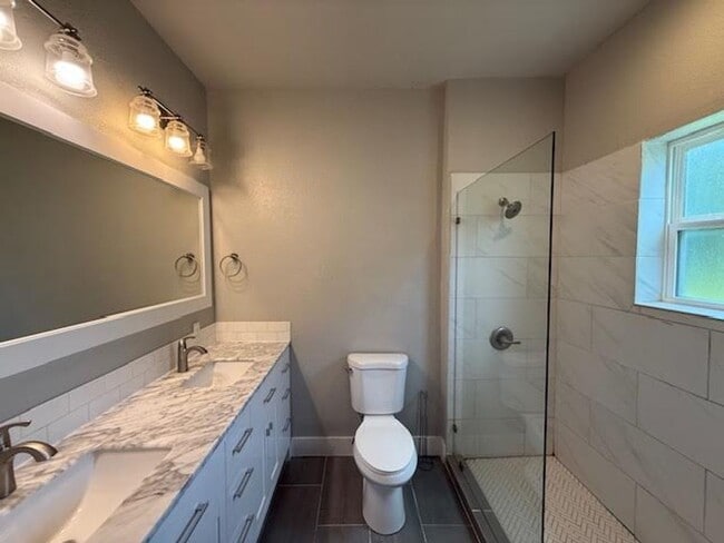 Building Photo - Beautiful 3/2 in Speegleville