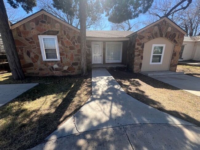 Primary Photo - 3 bed 2.5 bath in Heart of Lubbock!