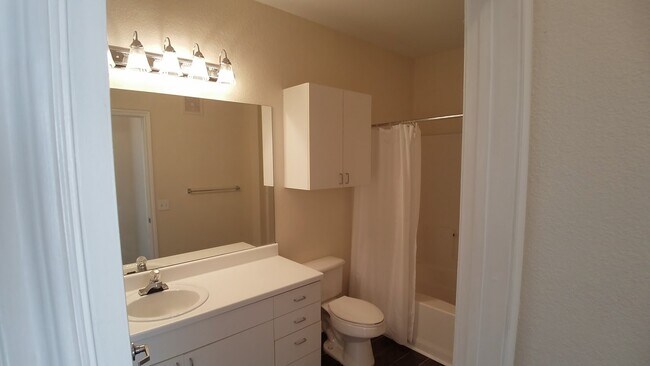 Building Photo - Amazing 1/1 Courtyard View Condo for Rent at Park North Downtown Orlando.