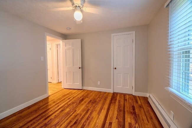 Building Photo - 2 Bay Edge Ln