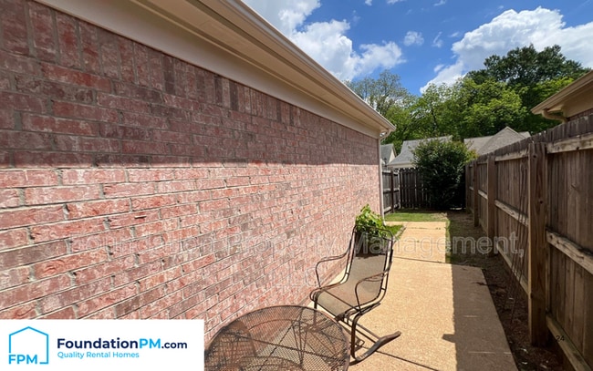 Building Photo - 1066 W Montebello Cir