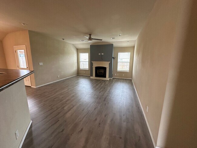 Building Photo - Country Living AND Convenience