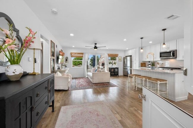 Building Photo - Open Concept 3 Bedroom, 2 Bath Craftsman H...
