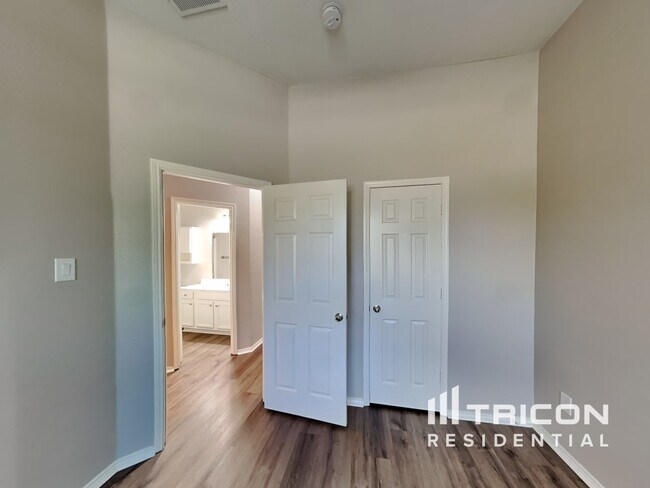 Building Photo - 630 Azalea Dr