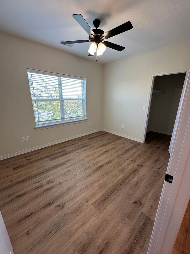 Building Photo - One Bedroom One Bath Overlooking the Golf Course Branson, MO