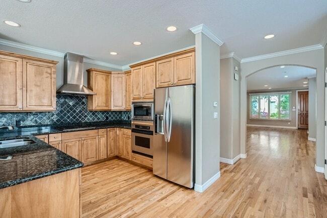 Building Photo - 247 S Garfield St