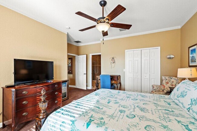 Building Photo - 6024 SE Crooked Oak Ave