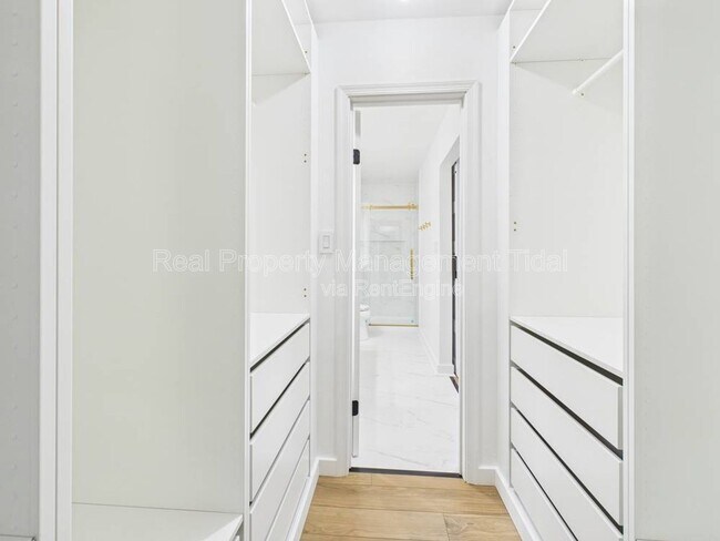 Building Photo - 236 Huntstree Pl