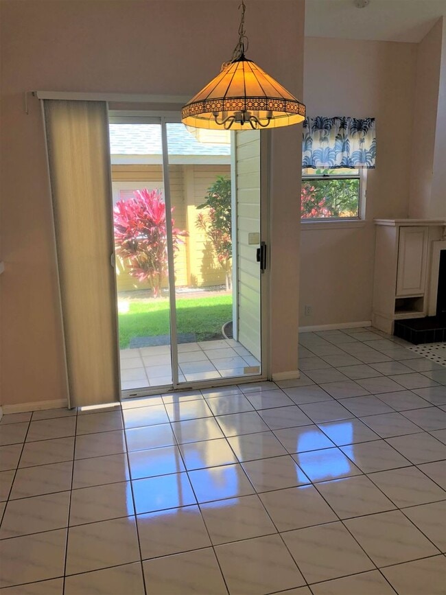 Building Photo - 2 Bedroom 2 Bath Town Home