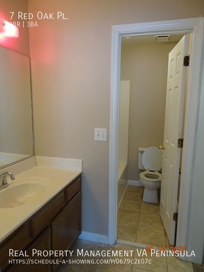 Building Photo - 7 Red Oak Pl