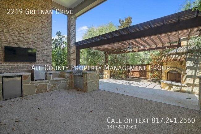 Building Photo - 2219 Greenan Dr