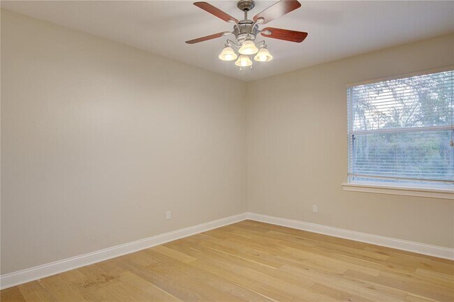 Building Photo - 916 Mills Estate Pl