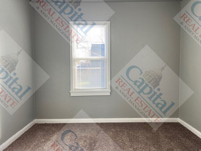 Building Photo - Cozy 2 Bedroom