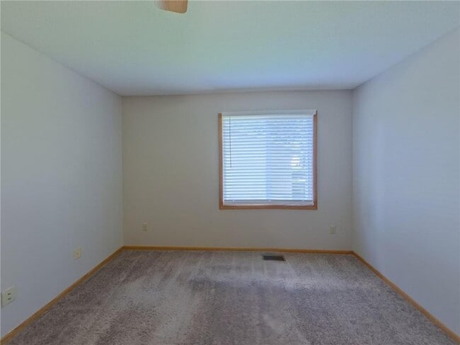 Building Photo - 2110 Helmo Ave N
