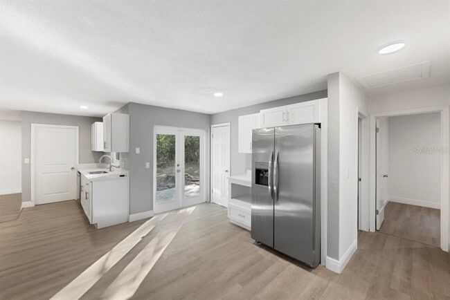 Building Photo - 1087 Swan St