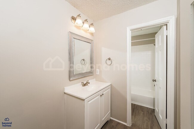 Building Photo - Beautiful 3 Bed 2 Bath Home in Hoover - Ju...