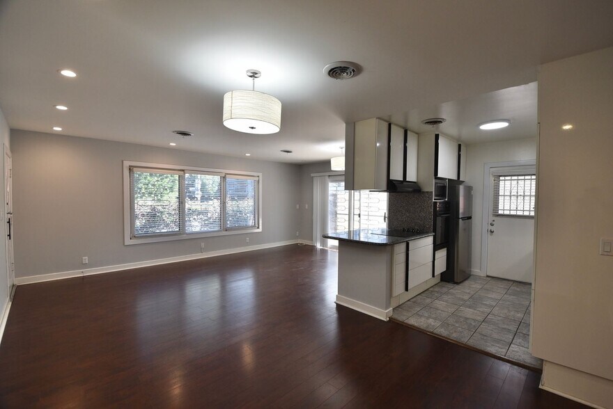 Building Photo - 11204 Peach Grove St