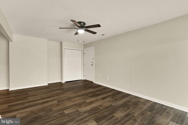 Building Photo - 882 College Pkwy