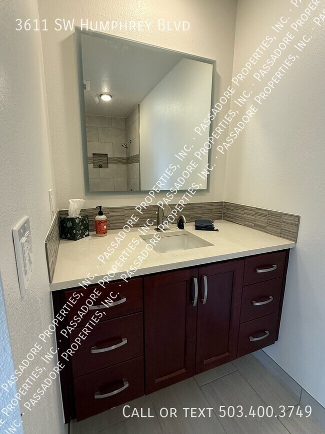 Building Photo - 3611 SW Humphrey Blvd