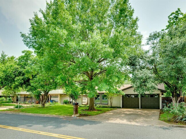 Building Photo - 3203 Foster Ln