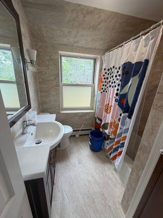 Building Photo - 4 Bedroom Single Family Home for Rent