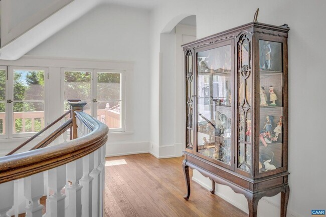 Building Photo - 502 Park Hill