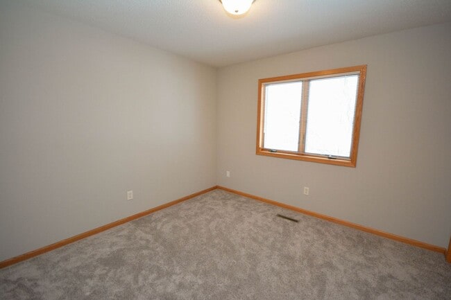 Building Photo - Twin home with walk-out basement & great updates!
