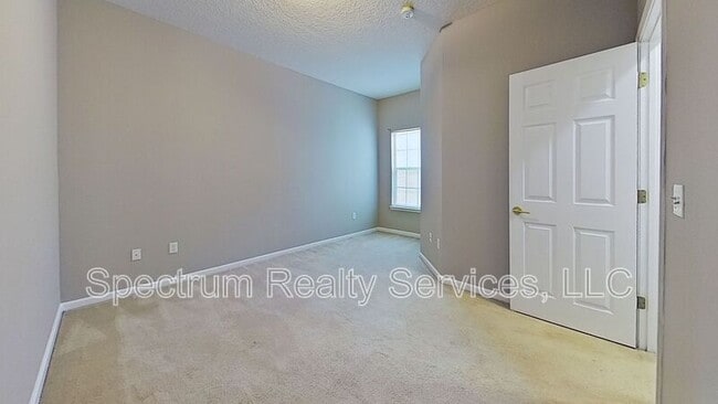 Building Photo - 3907 Summer Grove Way N