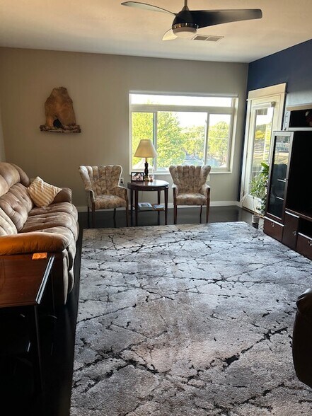 Living room - 400 N Richmond St