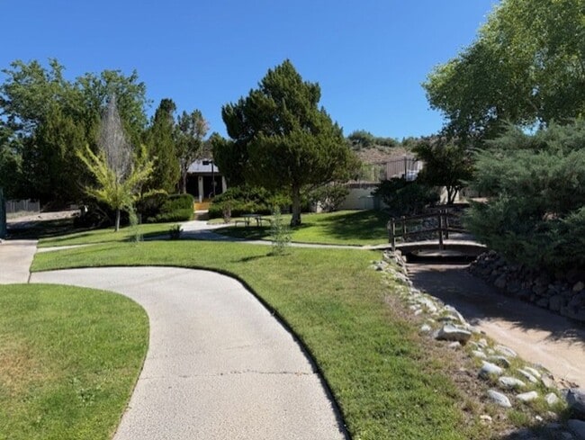Building Photo - 2 Bed 2 Bath in the wonderful Community of...