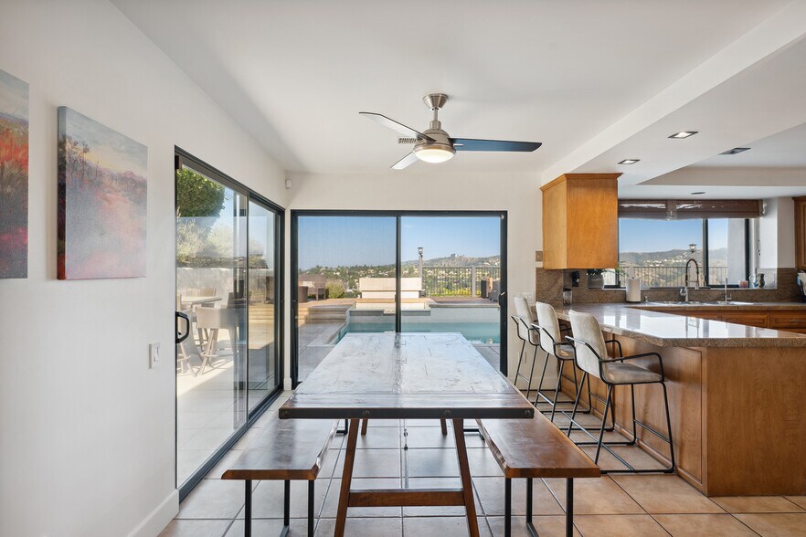 Building Photo - 4372 Park Vicente