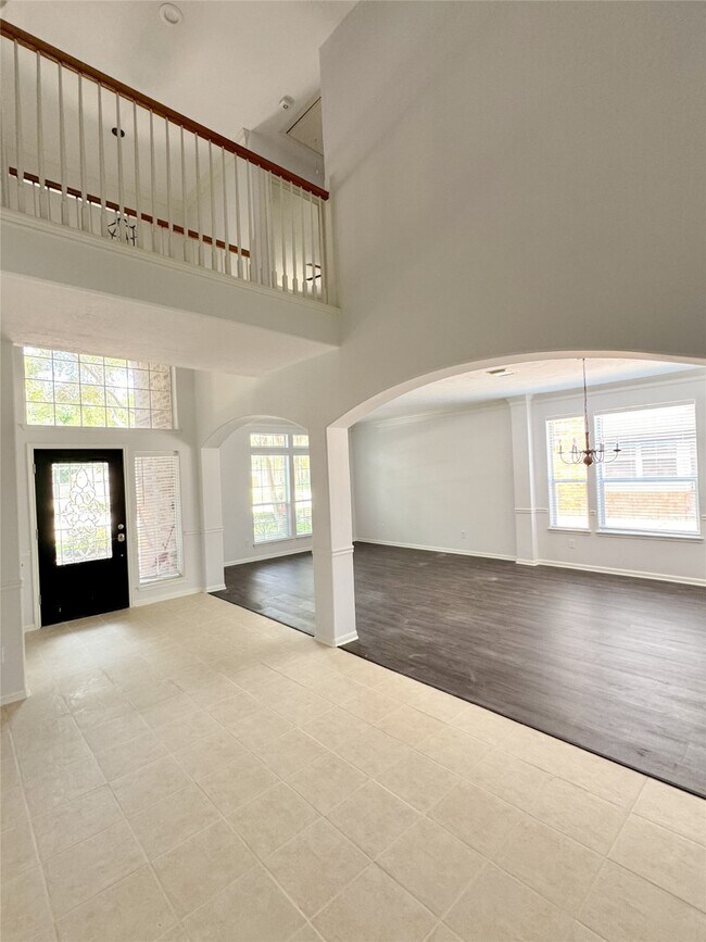 Building Photo - 2111 Blue Water Bay Dr