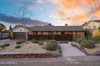 Building Photo - 413 Hollydale Dr