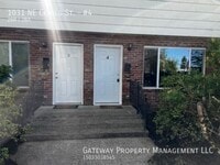 Building Photo - 1031 NE Cowls St