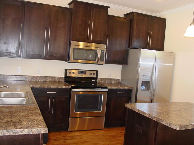 Building Photo - 104 Ventura Pl