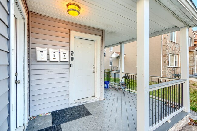 Building Photo - 4012 Fernhill Ave