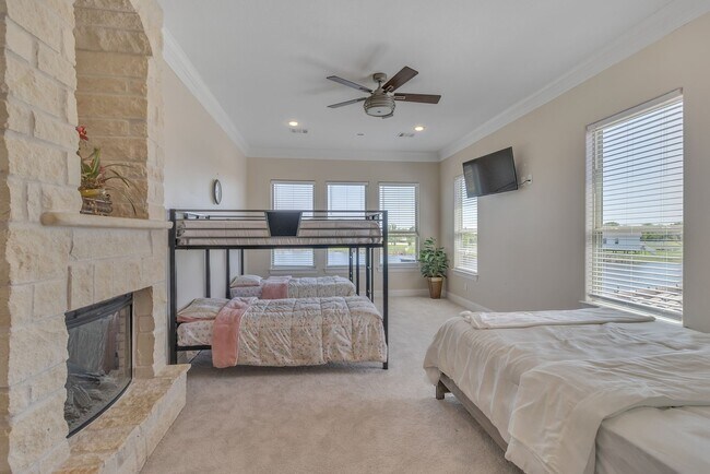 Building Photo - 615 29th St