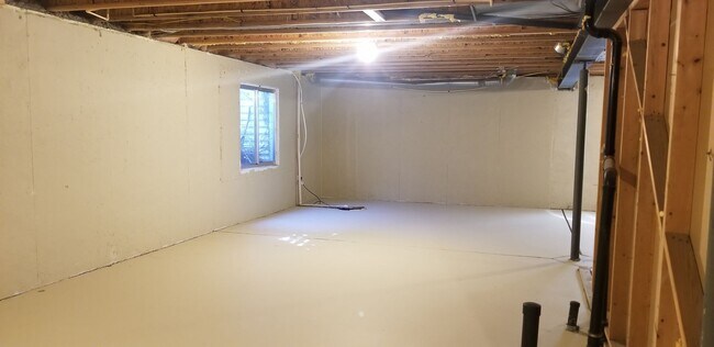 Building Photo - 3 Bedroom + Loft with Main Floor Office and 3 Car Garage!