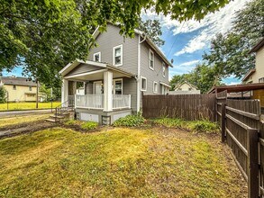 Building Photo - For Rent – Nicely Updated 3-Bedroom Home i...