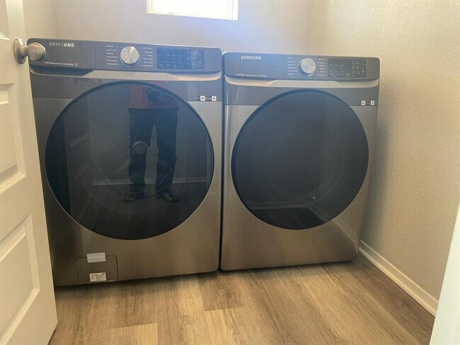 Building Photo - 920 Ray Berglund Blvd