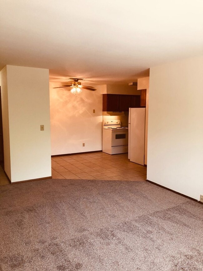Building Photo - 4051 S 65th St
