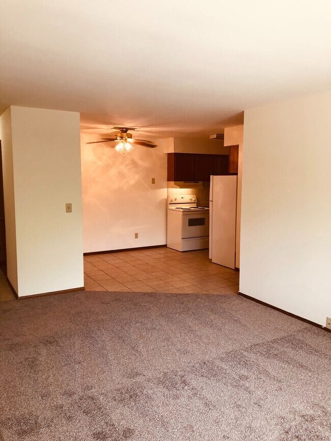 Building Photo - Spruce Court Apartment - Greenfield WI - Call 262-420-0390 to schedule a showing