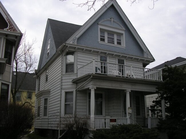Building Photo - 1927 E Newberry Blvd