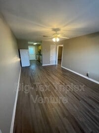 Building Photo - 267 N Pecan St