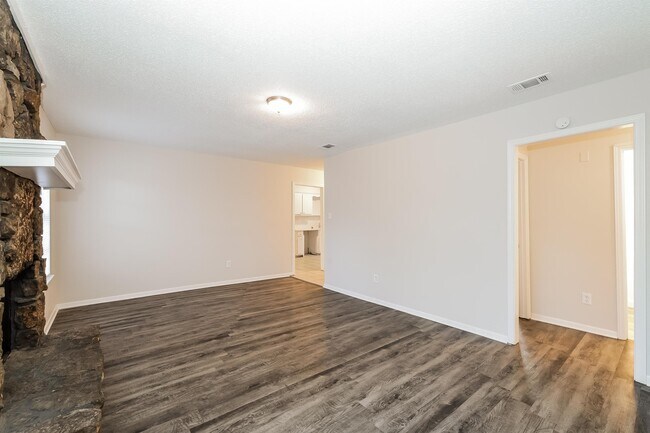 Building Photo - 4520 Northwood Hills Dr