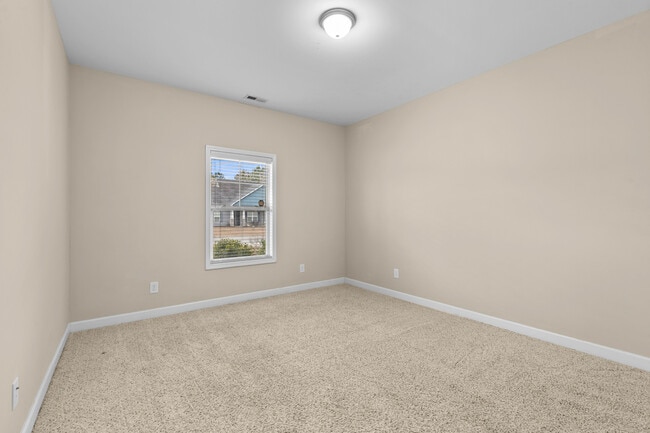 Building Photo - 518 New Hanover Trl