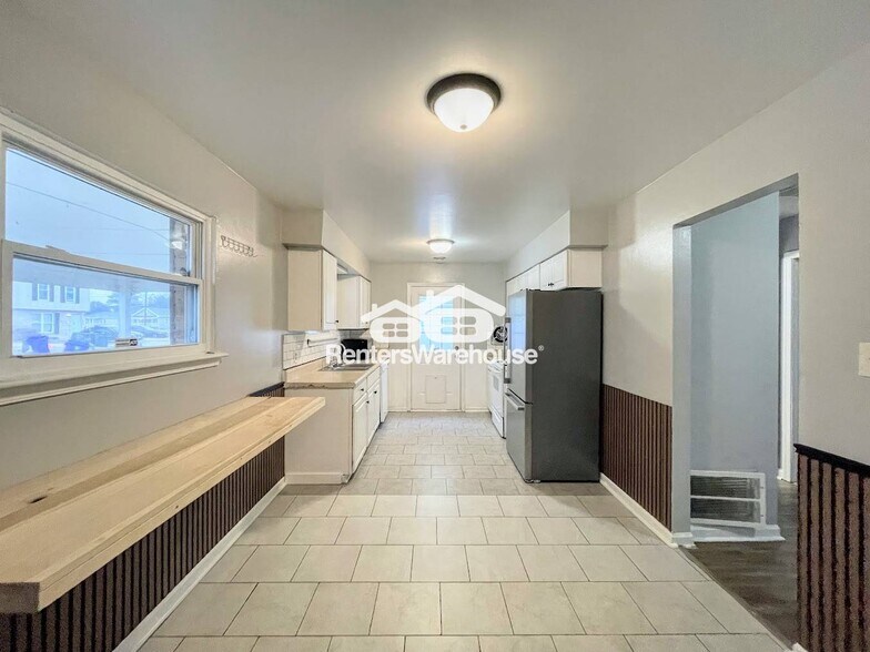 Building Photo - 1121 Elliott St